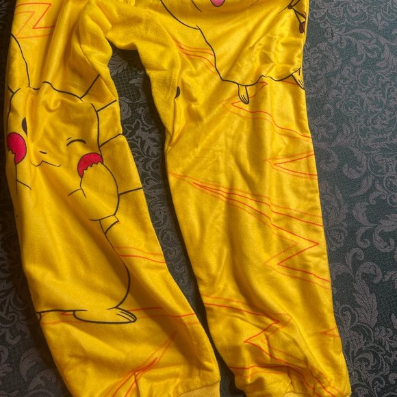 Pokemon Pajamas Nwt 6 7 Boy Girl Pokemon Pikachu Pajamas Sleeper Poshmark
